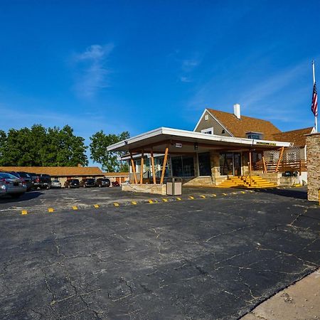 The Wisconsin Wood Inn Dickeyville Exterior photo